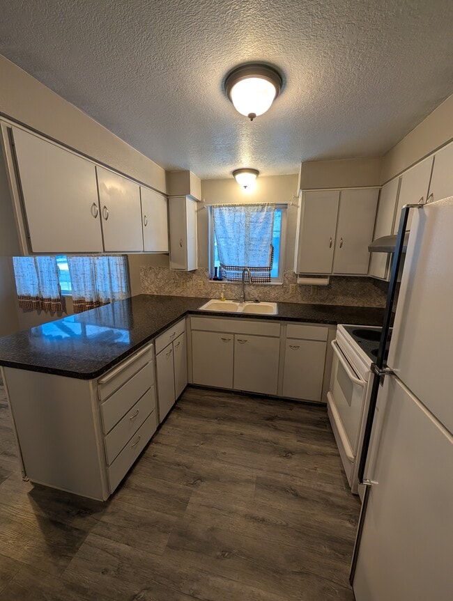 Building Photo - 277 W 600 S