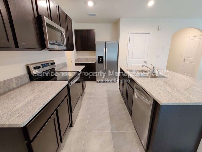 Building Photo - 32614 Canyonlands Dr