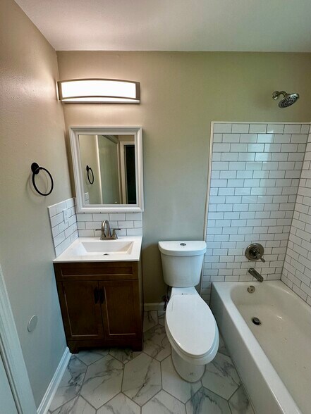 Building Photo - 1326 Barret Ave