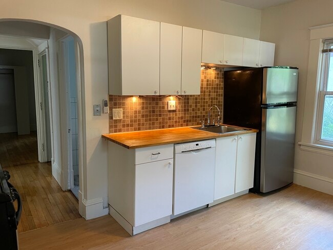 Building Photo - 3229 22nd Ave S