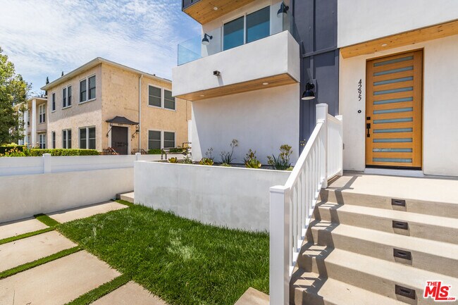 Building Photo - 4295 1/2 Tujunga Ave