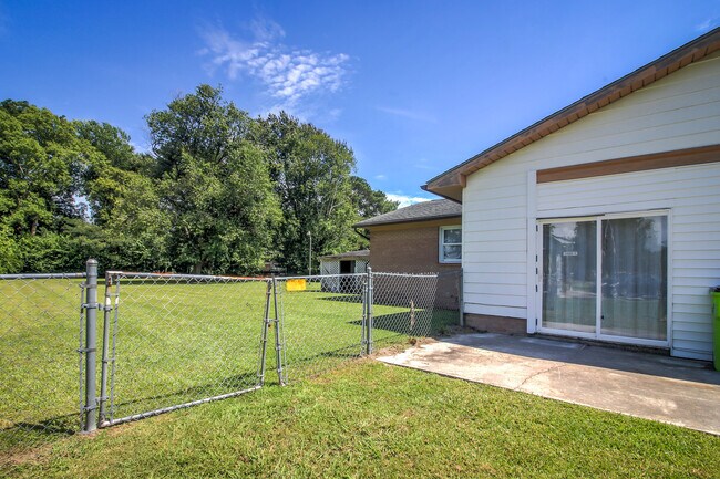 Building Photo - 105 Sandy Ln