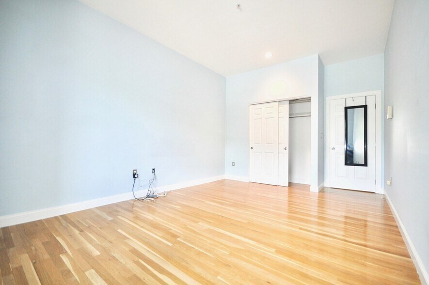 Building Photo - 340 Bunker Hill St