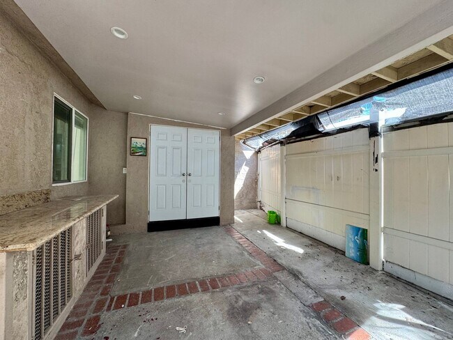 Building Photo - 514 Hill Dr