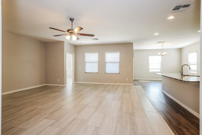 Building Photo - 37317 W Bello Ln