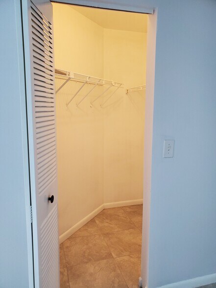 Building Photo - 3546 Southpointe Dr