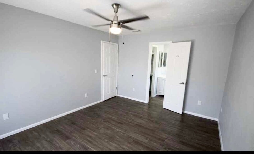 Building Photo - 5460 decatur st