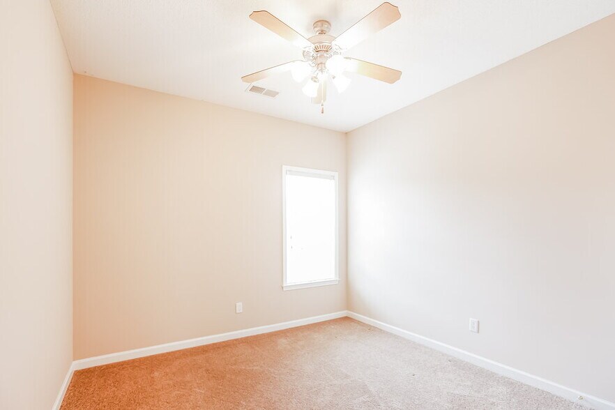 Building Photo - 1112 Averett Ln
