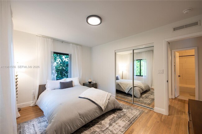 Building Photo - 360 NE 87th St