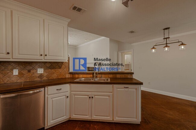 Building Photo - 3 Bed / 2 Bath home in Harvey Crossing