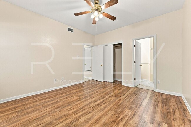 Building Photo - 2908 Whisper Oaks Ln