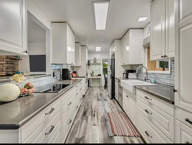 Building Photo - 1343 S 200 E