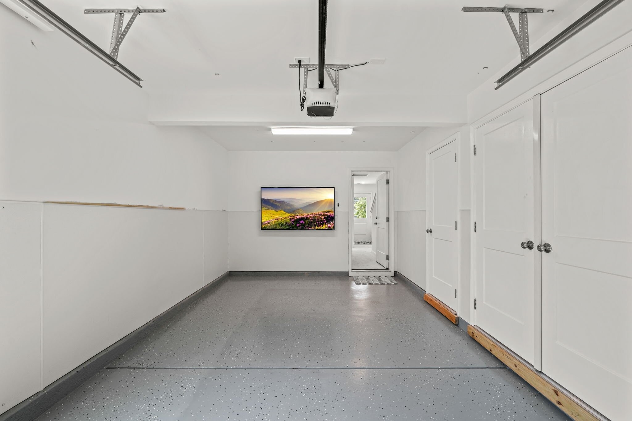 Building Photo - 1955 Robin Hill Ln