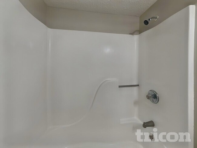 Building Photo - 25 Suncrest Dr