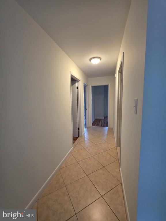 Building Photo - 13 Sailors Way