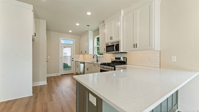 Building Photo - 1209 SW Journey Ln