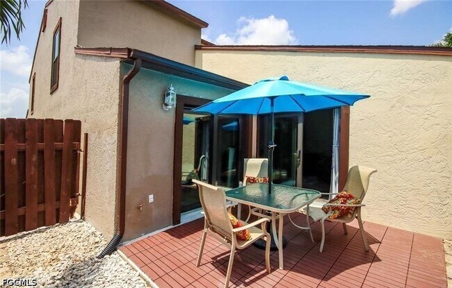 Building Photo - 8849 Somerset Blvd