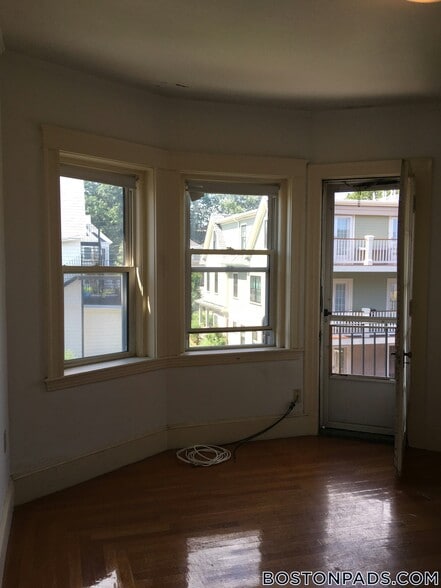 Building Photo - 163 Summer St