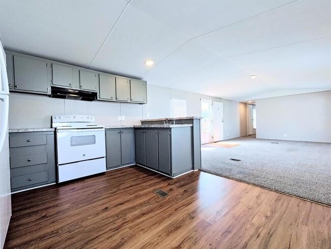 Building Photo - 212 Sunshine Dr