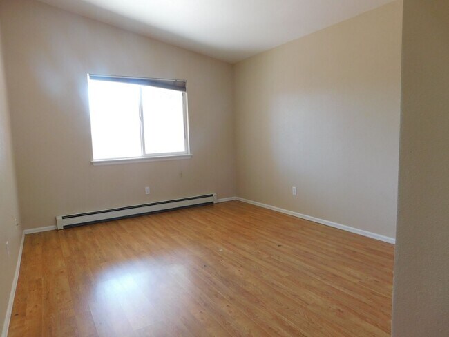 Building Photo - Easy Living in Clifton