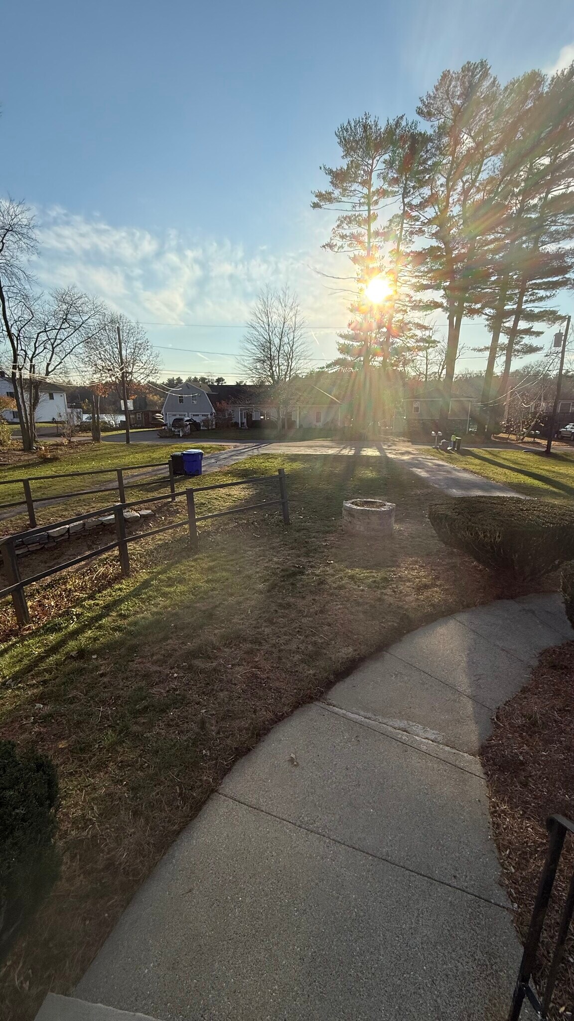 Front yard - 41 Lakeview Pl