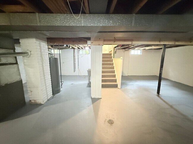 Building Photo - Renovated 3-Bedroom Home – We Welcome Sect...