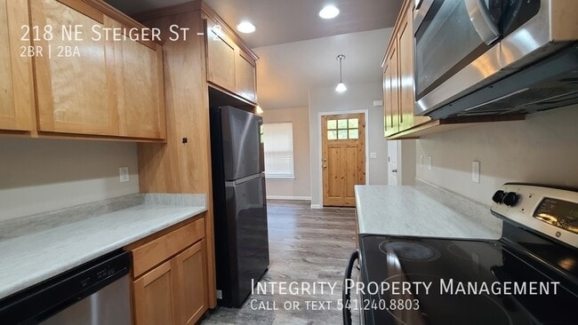 Building Photo - 218 NE Steiger St