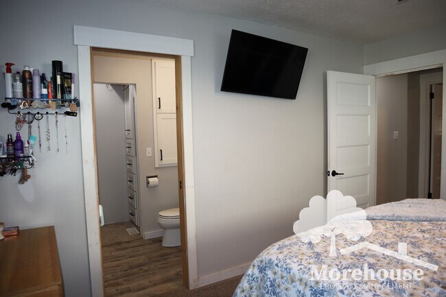 Building Photo - 10440 Meadow Lark Dr