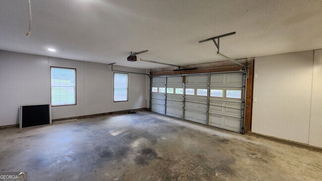 Building Photo - 135 Riverside Ct