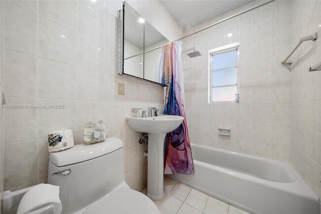 Building Photo - 301 SW 51st Ave