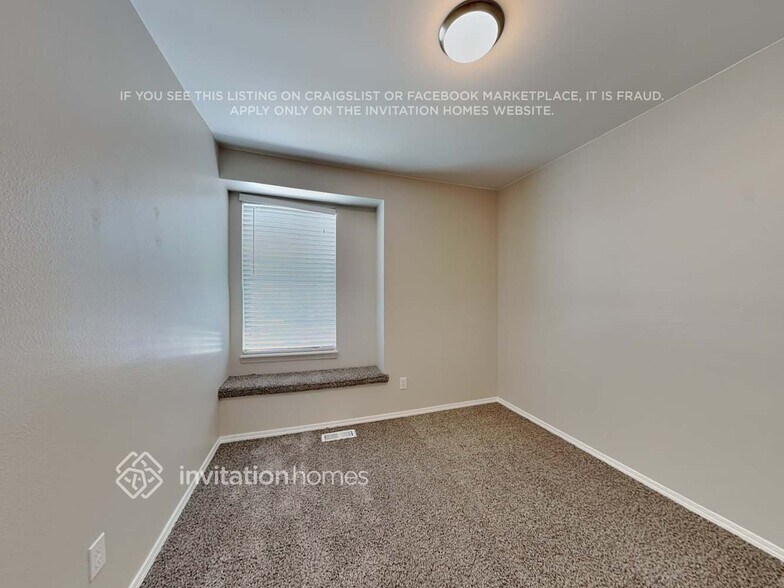 Building Photo - 5175 Paradox Dr