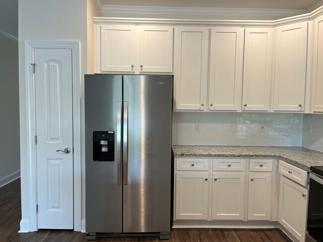 Building Photo - Stunning 3BD, 2.5BA Raleigh Townhome with ...