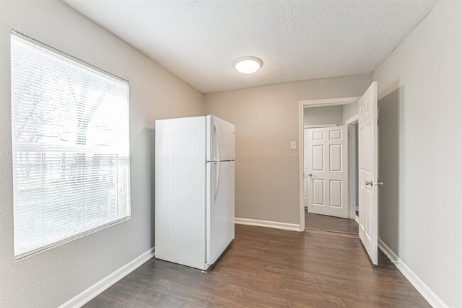 Building Photo - 510 S Utah St