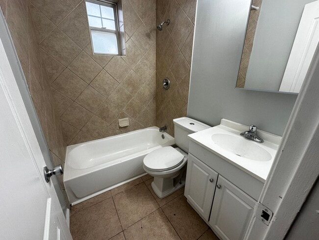 Building Photo - 4632 Hillside Rd SE