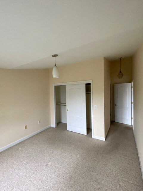 Building Photo - 6924 Fairfax Dr