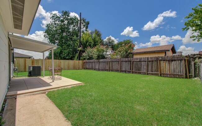 Building Photo - 11018 Long Gate Dr