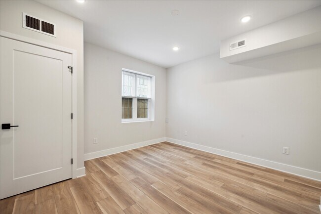 Building Photo - 614 N Pallas St