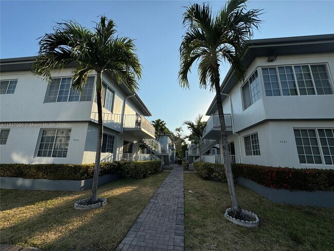 Building Photo - 9260 Bay Harbor Terrace