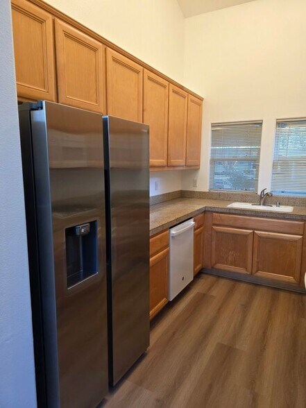 Building Photo - 426 Matteri Cir