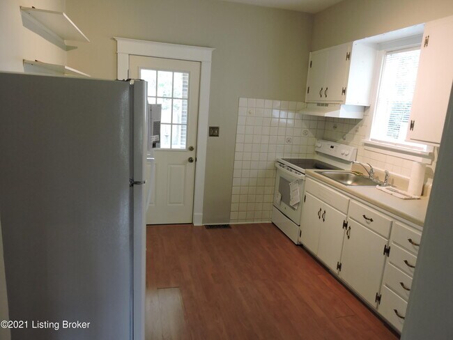 Building Photo - 670 N Barbee Way