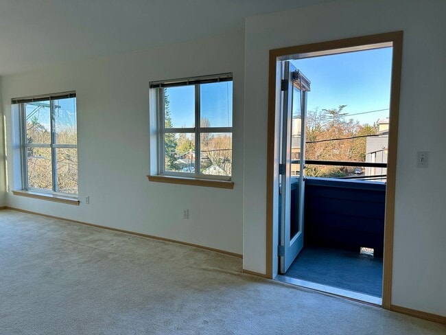 Building Photo - 2 Weeks Free Rent at Wonderful Greenwood 2 Bed/2Bath