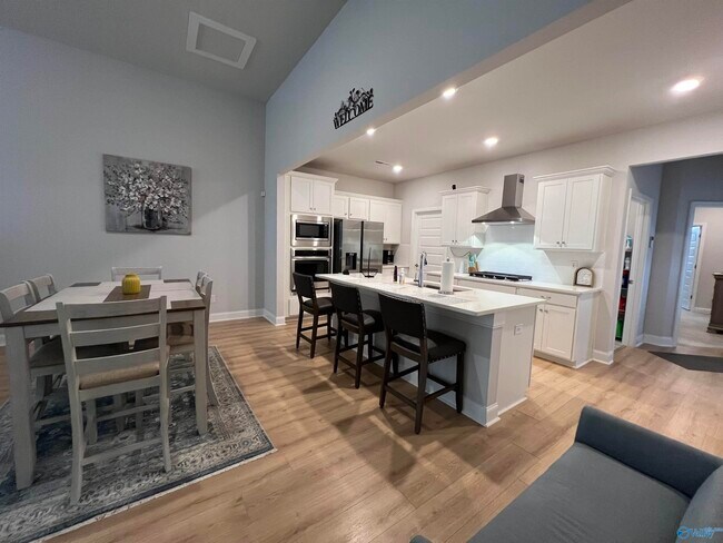 Building Photo - 111 Shylock Ln