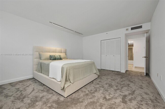 Building Photo - 10205 Collins Ave