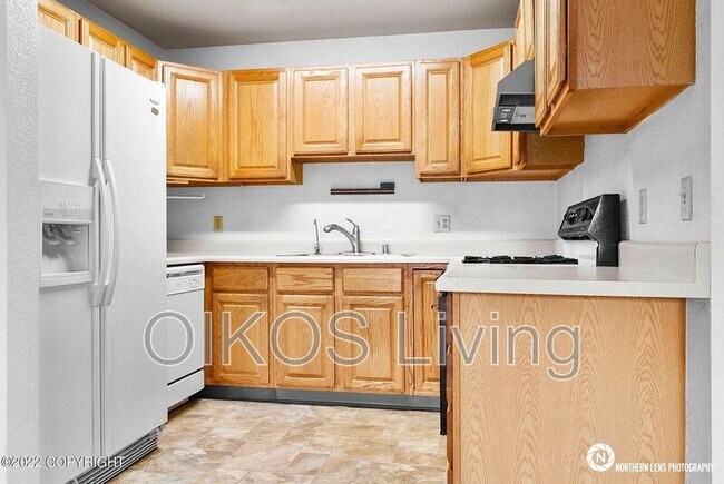 Building Photo - 528 State St