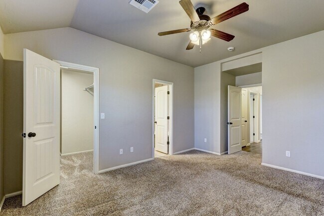 Building Photo - HOME AVAILABLE FOR LEASE