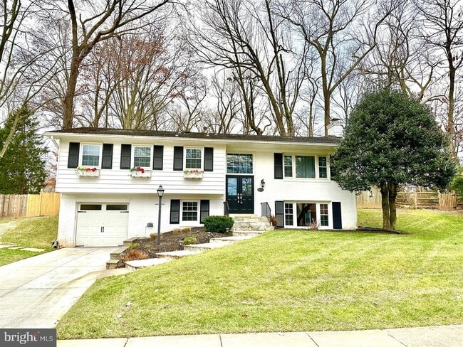 Building Photo - 2529 W Meredith Dr