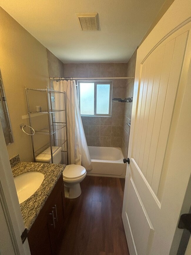 Building Photo - 3 Bed, 2 bath Rambler Home w/utilities included in Skyway, $3,135/mo.