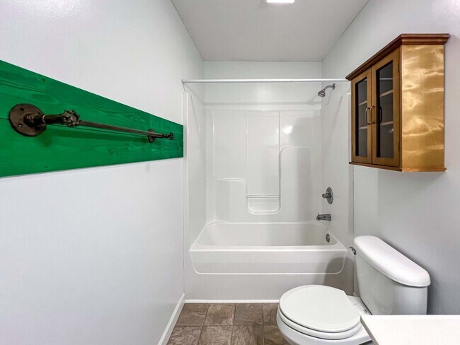 Building Photo - 3 Bed / 2.5 Bath Home with Fenced Backyard, Garage & Extra Storage