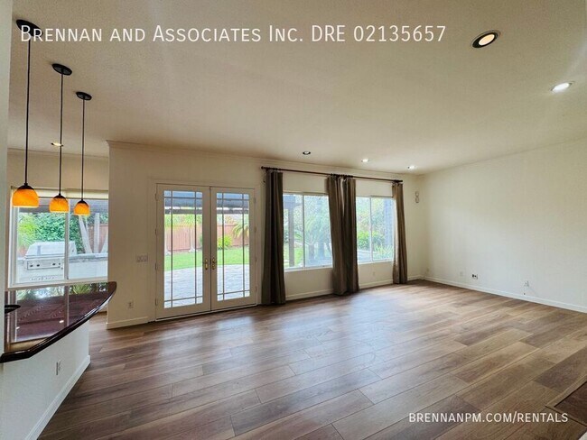 Building Photo - 835 Calle Lagasca
