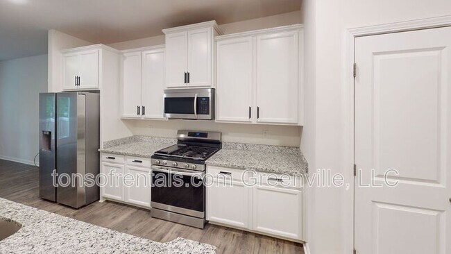 Building Photo - 312 Highline Trl